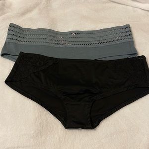 NEW VS PINK hip hugger panties ; 2 count.